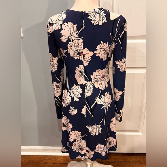 ๐ Ivanka Trump Floral Cut Out Shoulder Dress - Picture 6 of 15